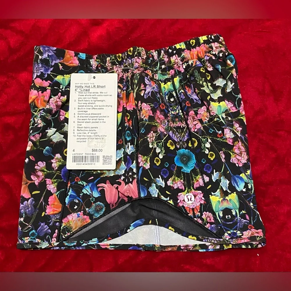 NEW SZ 4 Lululemon Hottie Hot LR Shorts Cute Floral Design Inner Lining Cute 🍋 - Picture 8 of 11